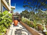 https://images.listonce.com.au/custom/160x/listings/7-lakeside-place-williamstown-vic-3016/074/01203074_img_11.jpg?p6CdLptwUJw