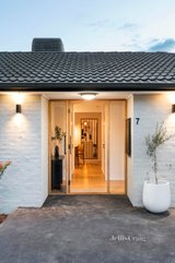 https://images.listonce.com.au/custom/160x/listings/7-lambruk-court-yallambie-vic-3085/386/01735386_img_02.jpg?r3hCYTiEYcM