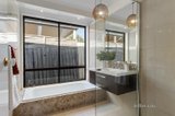 https://images.listonce.com.au/custom/160x/listings/7-lamina-avenue-mill-park-vic-3082/592/01521592_img_08.jpg?bYn0N6lNF38