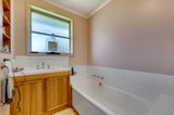 https://images.listonce.com.au/custom/160x/listings/7-lunik-court-whittington-vic-3219/762/01698762_img_06.jpg?KZI3URQNLrY
