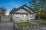 https://images.listonce.com.au/custom/160x/listings/7-lysbeth-street-mckinnon-vic-3204/834/00919834_img_18.jpg?7fZl2iwTw7g