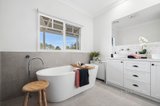 https://images.listonce.com.au/custom/160x/listings/7-mccashney-way-trentham-vic-3458/952/01636952_img_17.jpg?a2pVS5elyv8