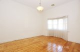 https://images.listonce.com.au/custom/160x/listings/7-merribell-avenue-coburg-vic-3058/881/01975881_img_02.jpg?lvJzZ-RDTiQ