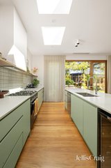 https://images.listonce.com.au/custom/160x/listings/7-mitchell-street-preston-vic-3072/813/01987813_img_05.jpg?tkdQgHDpxdU