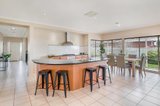 https://images.listonce.com.au/custom/160x/listings/7-oakridge-court-kyneton-vic-3444/558/01613558_img_14.jpg?VN64KpLxq0A