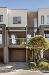 https://images.listonce.com.au/custom/160x/listings/7-old-school-road-notting-hill-vic-3168/992/01700992_img_11.jpg?TSr8oBADVNg