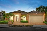 https://images.listonce.com.au/custom/160x/listings/7-owen-street-kew-vic-3101/775/00420775_img_01.jpg?x14VXC7k5-o