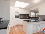 https://images.listonce.com.au/custom/160x/listings/7-parklands-avenue-chirnside-park-vic-3116/852/01524852_img_05.jpg?rQgynAssAWE