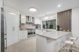 https://images.listonce.com.au/custom/160x/listings/7-rythdale-court-glen-waverley-vic-3150/823/01752823_img_04.jpg?oJ181VW_Lu8