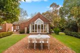 https://images.listonce.com.au/custom/160x/listings/7-sefton-place-camberwell-vic-3124/156/01565156_img_09.jpg?HISCOylZMq4