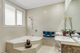 https://images.listonce.com.au/custom/160x/listings/7-selwyn-court-templestowe-vic-3106/232/00360232_img_07.jpg?uCSjHxMcs24