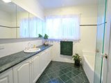 https://images.listonce.com.au/custom/160x/listings/7-singleton-road-balwyn-north-vic-3104/031/01685031_img_06.jpg?KTCmbN1zvUs