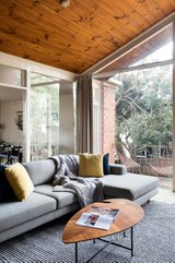 https://images.listonce.com.au/custom/160x/listings/7-st-hubert-road-ivanhoe-east-vic-3079/369/01130369_img_06.jpg?Y9Z3u-eVNkM
