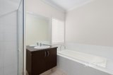 https://images.listonce.com.au/custom/160x/listings/7-st-leonard-drive-south-morang-vic-3752/592/01934592_img_09.jpg?zNbKq8xt8uE