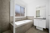 https://images.listonce.com.au/custom/160x/listings/7-sundance-boulevard-winter-valley-vic-3358/419/01930419_img_01.jpg?lhedETcjLQc