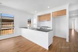https://images.listonce.com.au/custom/160x/listings/7-sundance-boulevard-winter-valley-vic-3358/495/01681495_img_05.jpg?DKtzKQ4lKMA