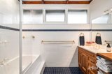 https://images.listonce.com.au/custom/160x/listings/7-sunray-court-donvale-vic-3111/555/01987555_img_15.jpg?8KK8qH-Yq6c