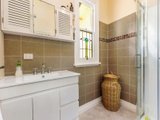 https://images.listonce.com.au/custom/160x/listings/7-surrey-avenue-surrey-hills-vic-3127/993/01684993_img_07.jpg?VcwIAyqYmLI