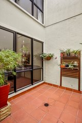 https://images.listonce.com.au/custom/160x/listings/7-taylor-mews-kensington-vic-3031/657/00218657_img_06.jpg?Hx0C38QuY4A