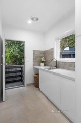 https://images.listonce.com.au/custom/160x/listings/7-tudor-court-balwyn-north-vic-3104/768/01717768_img_13.jpg?u8oen_eEmYU