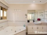 https://images.listonce.com.au/custom/160x/listings/7-water-lilly-lane-lilydale-vic-3140/347/01526347_img_10.jpg?QJ-StC2owoY