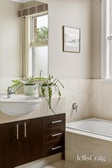 https://images.listonce.com.au/custom/160x/listings/7-waverley-street-brighton-east-vic-3187/717/01982717_img_32.jpg?V8n-Sm96HlI