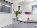 https://images.listonce.com.au/custom/160x/listings/7-yarra-road-croydon-vic-3136/461/01529461_img_16.jpg?w5vnGVz471E