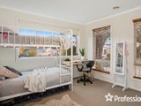 https://images.listonce.com.au/custom/160x/listings/70-blue-ridge-drive-mooroolbark-vic-3138/005/01525005_img_15.jpg?GL_RfR6Xb90