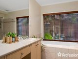 https://images.listonce.com.au/custom/160x/listings/70-blue-ridge-drive-mooroolbark-vic-3138/005/01525005_img_19.jpg?bsc7lyasNc0