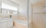 https://images.listonce.com.au/custom/160x/listings/70-landscape-drive-mooroolbark-vic-3138/142/01923142_img_10.jpg?ctU38yL5f4o