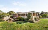 https://images.listonce.com.au/custom/160x/listings/70-landscape-drive-mooroolbark-vic-3138/142/01923142_img_13.jpg?fKV4W1gare4