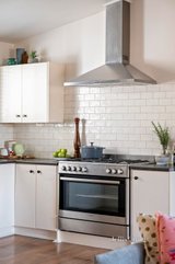 https://images.listonce.com.au/custom/160x/listings/70-shirley-crescent-woori-yallock-vic-3139/565/01700565_img_07.jpg?IgiemKdIhL4