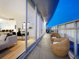 https://images.listonce.com.au/custom/160x/listings/70365-beach-street-port-melbourne-vic-3207/767/01087767_img_09.jpg?MGZohdHHV0U