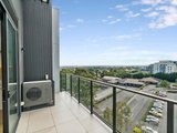 https://images.listonce.com.au/custom/160x/listings/7049-williamsons-road-doncaster-vic-3108/569/01954569_img_09.jpg?HkHsSVXpMRk