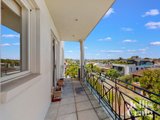 https://images.listonce.com.au/custom/160x/listings/71-gordon-grove-malvern-vic-3144/755/01849755_img_07.jpg?Wr2NSWt4YD0