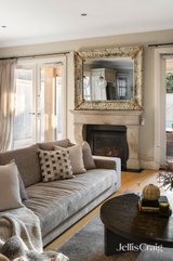 https://images.listonce.com.au/custom/160x/listings/71-lincoln-road-essendon-vic-3040/915/01750915_img_27.jpg?qM4lD6NtEVI