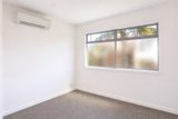 https://images.listonce.com.au/custom/160x/listings/710-warrigal-road-parkdale-vic-3195/432/01887432_img_06.jpg?XU1aYgYPWm4