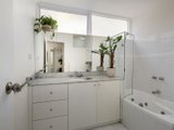 https://images.listonce.com.au/custom/160x/listings/711-rockley-road-south-yarra-vic-3141/238/00979238_img_08.jpg?98eBiAnNf4E