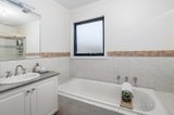 https://images.listonce.com.au/custom/160x/listings/712-nonda-avenue-doncaster-east-vic-3109/988/01439988_img_10.jpg?rFKoahkqnEo