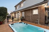https://images.listonce.com.au/custom/160x/listings/72-carnarvon-road-strathmore-vic-3041/591/01795591_img_10.jpg?07Oj8mysLtk