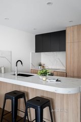 https://images.listonce.com.au/custom/160x/listings/72-lincoln-street-richmond-vic-3121/855/01174855_img_04.jpg?0wbl_Bxq1iQ