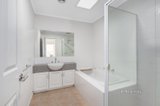 https://images.listonce.com.au/custom/160x/listings/72-mckelvie-court-glen-waverley-vic-3150/404/01191404_img_08.jpg?J9TsnprnMUw