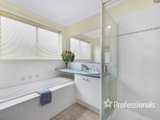 https://images.listonce.com.au/custom/160x/listings/72-regency-rise-chirnside-park-vic-3116/831/01525831_img_15.jpg?5mF9t-SUMV0