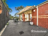 https://images.listonce.com.au/custom/160x/listings/72-regency-rise-chirnside-park-vic-3116/831/01525831_img_16.jpg?P8nNoK5dgbc