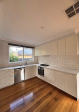 https://images.listonce.com.au/custom/160x/listings/72-shady-grove-forest-hill-vic-3131/654/01734654_img_03.jpg?I5sEVqq527Y