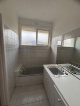 https://images.listonce.com.au/custom/160x/listings/72-shady-grove-forest-hill-vic-3131/654/01734654_img_07.jpg?PDJb8xiQBcA
