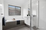 https://images.listonce.com.au/custom/160x/listings/73-caroline-chisholm-drive-kyneton-vic-3444/300/01781300_img_14.jpg?fQn6QjBjBUI