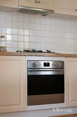 https://images.listonce.com.au/custom/160x/listings/736-oban-road-ringwood-vic-3134/075/01903075_img_06.jpg?KZIzo1wKC88