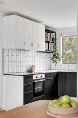 https://images.listonce.com.au/custom/160x/listings/7376-albert-street-brunswick-vic-3056/891/01700891_img_03.jpg?v-UUouJ13wo
