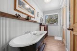 https://images.listonce.com.au/custom/160x/listings/74-lake-road-daylesford-vic-3460/504/01628504_img_09.jpg?QClpQT8YWro